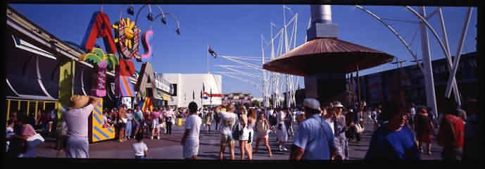 The Ken Done-designed AUSTRALIA letters and
                        the bronze metal base of the Expo theme tower
                        'Night Companion' became the place to meet and
                        greet at World Expo '88